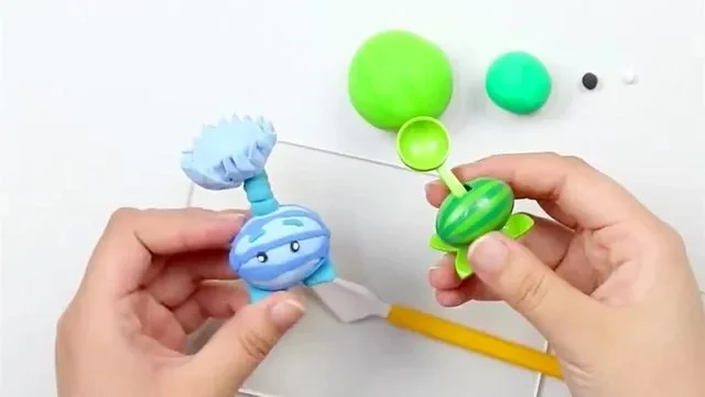 植物大战僵尸DIY制作教程：粘土、纸书签、猫尾香谱卡创意玩法