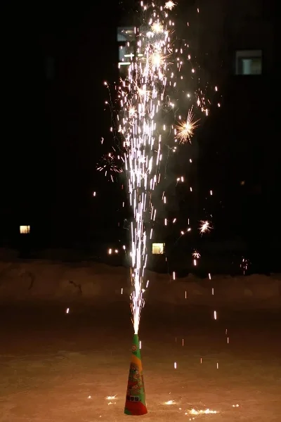 烟花火箭怎么配合鞘翅-鞘翅烟花燃爆夜空